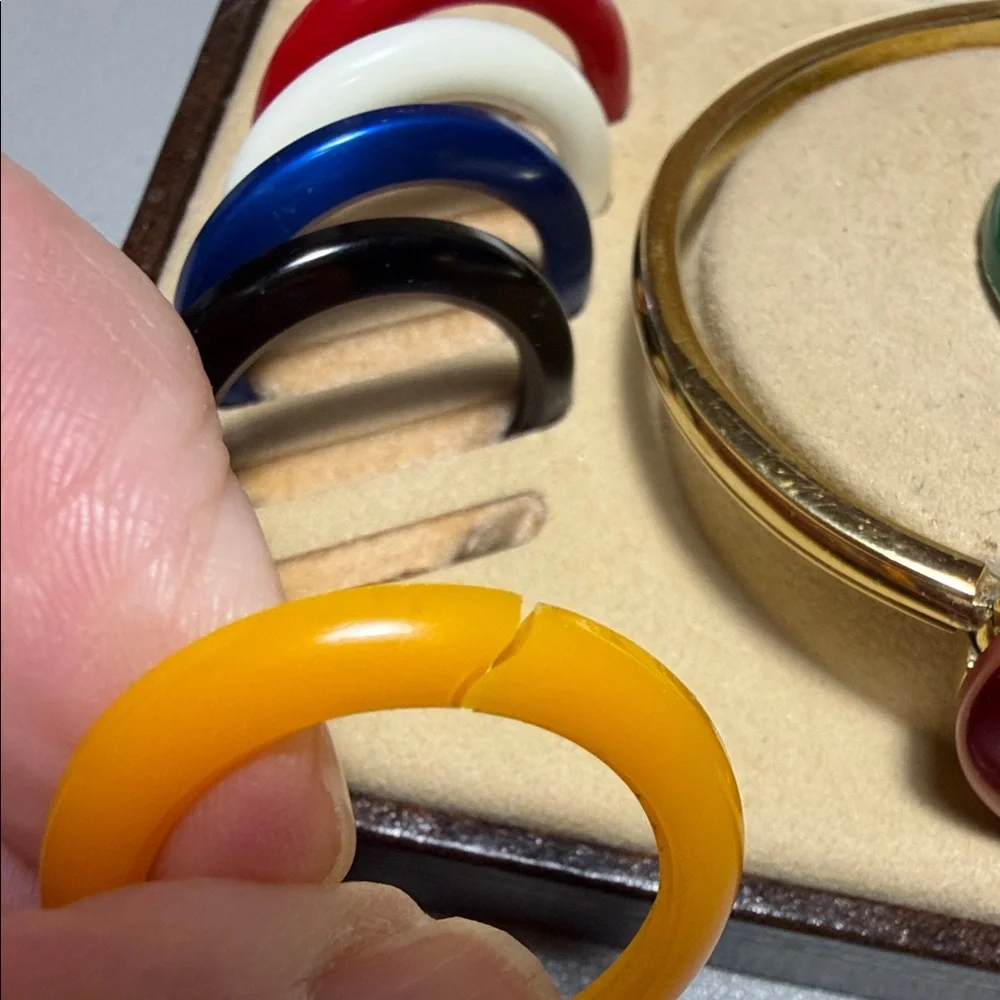 Vintage Gucci Gold Watch with Colorful Bezels - Picture 11 of 15